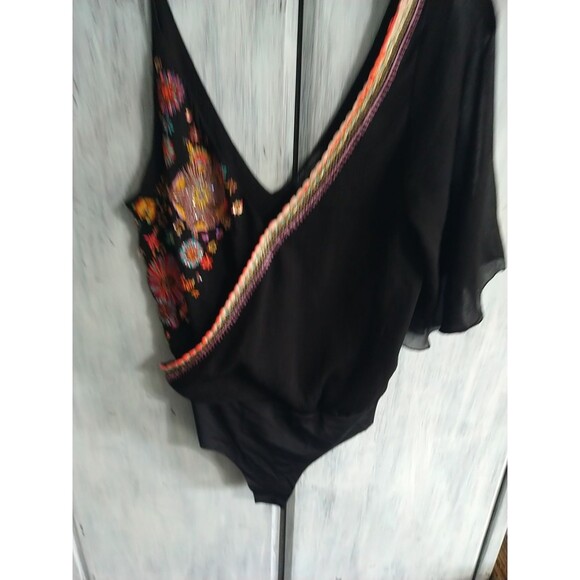 Zara Embroidered Embellished Medium Flared Sleeved V-neck Bodysuit Medium... - Picture 3 of 8